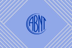 Banner com fundo azul claro e detalhes com linhas laterais em branco. Ao centro, a sigla ABNT, escrita em azuil escuro.